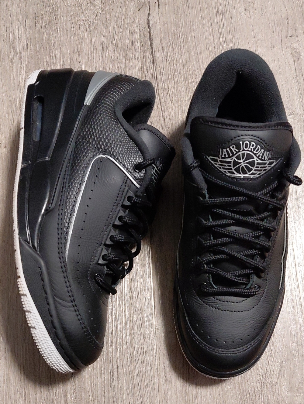 Jordan Men's Black and White Low-Top Sneakers